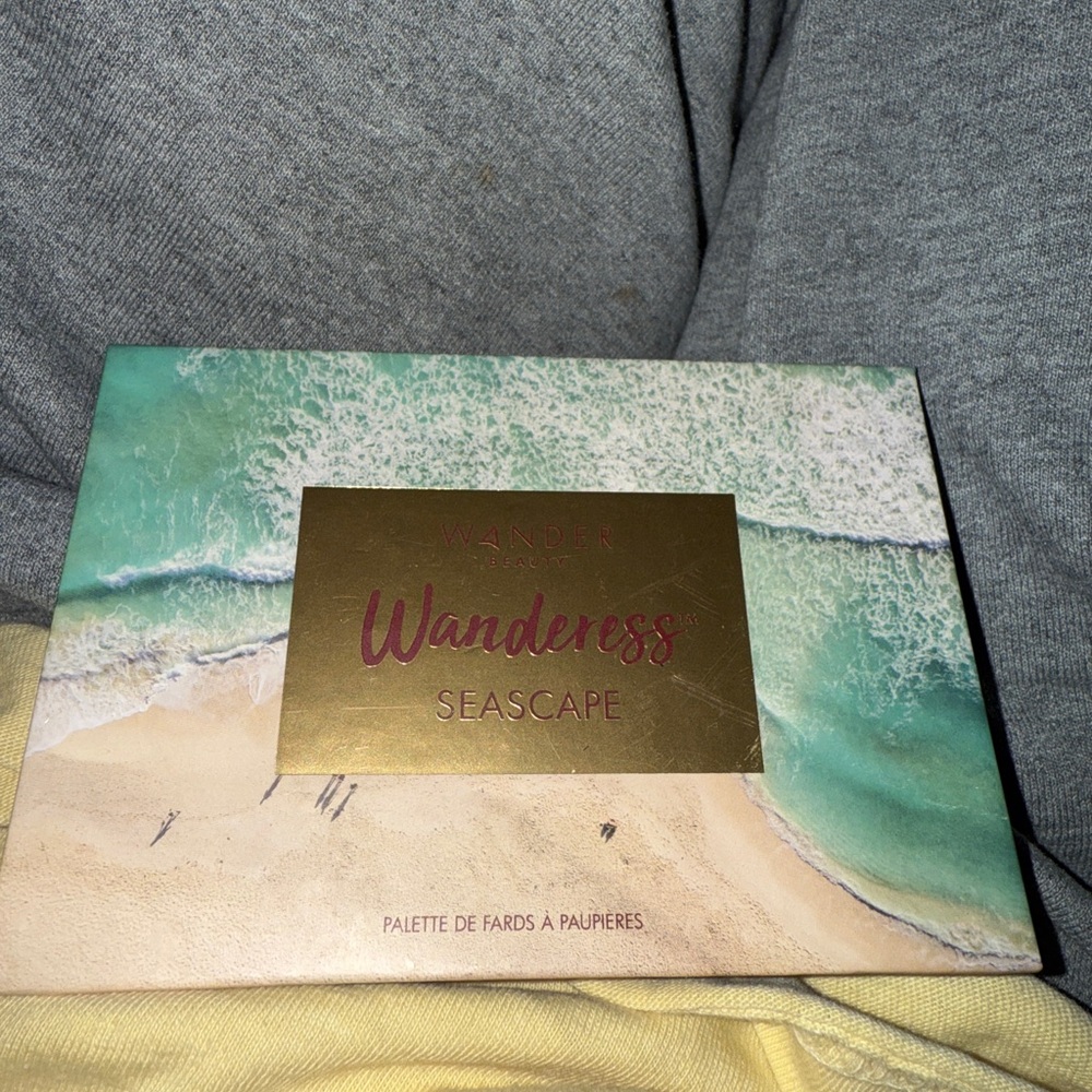 3MAKEUP PALETTES! - Picture 3 of 10